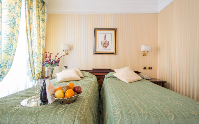 Hotel Cecil