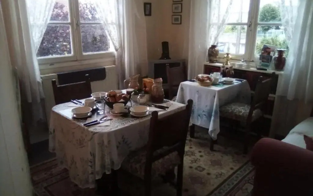 Lenard Charles Bed & Breakfast