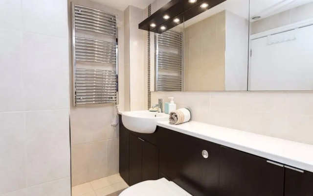 3 Bedroom Flat Near Whitechapel