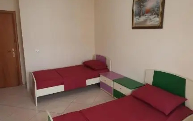 Cozy 2 bedroom /1 Bath Apartment/Tirana