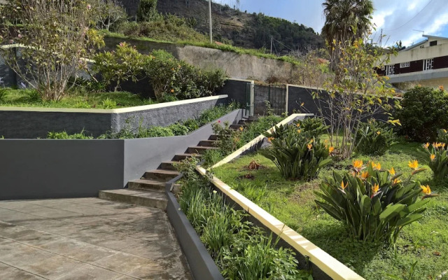 The Sun Palms House by ETC