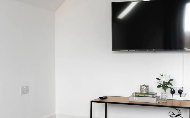 Skyvillion -vineyard Court- Enfield 1bed With Balcony