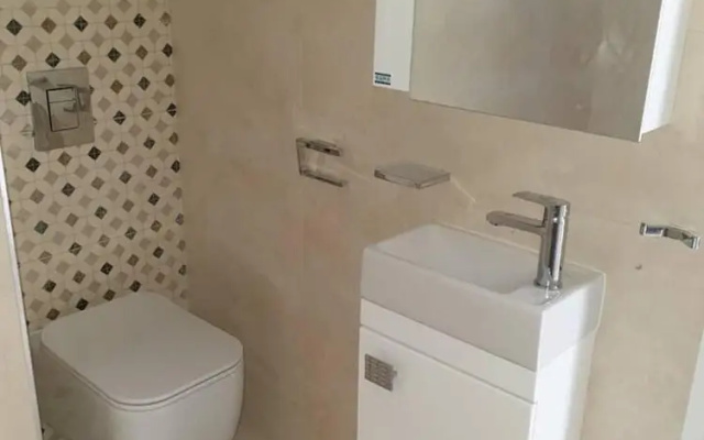 2-bed - Sleeps 4 - With Parking