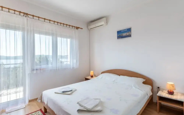 Charming Trogir Apartments With Balcony