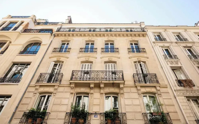 Superb AC- 2bdr Apartement Montaigne/arc de Triomphe