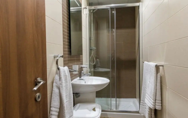Cosy APT in Sliema- 2 mins walk from sea