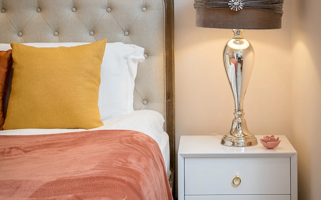 Designer 1-bedroom in Kensington