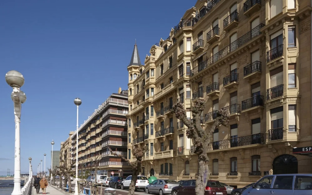 Zurriola Beach 2 Apartment by FeelFree Rentals