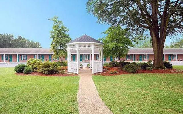 Ambassador Inn