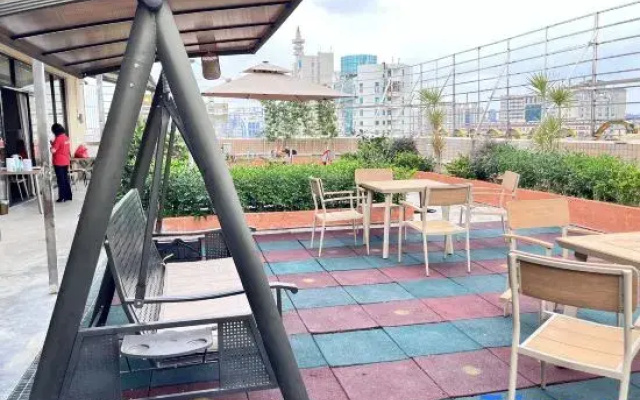 Central Hotel (Lianjiang No.3 Middle School)