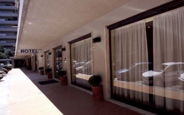 Отель Airport Hotel Италия, Флоренция - 8 отзывов об отеле, цены и фото номеров - забронировать отель Airport Hotel онлайн вид на фасад