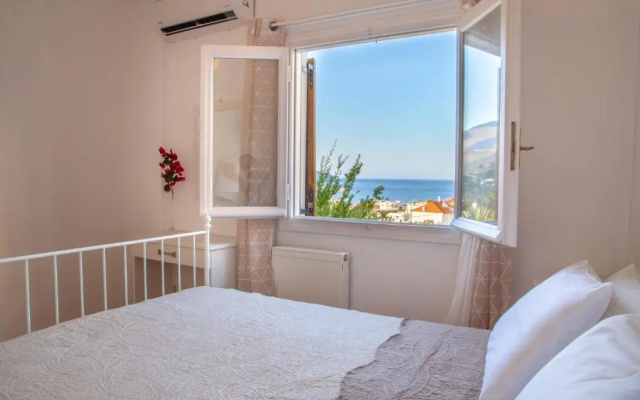 Eleni's Seaview House