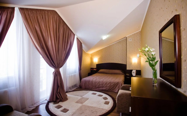 City Club Hotel
