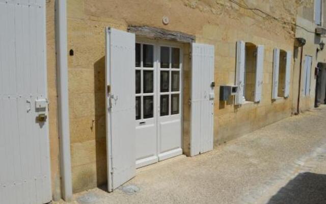 Отель Logis des Jurats Франция, Сент-Эмильон - отзывы, цены и фото номеров - забронировать отель Logis des Jurats онлайн вид на фасад