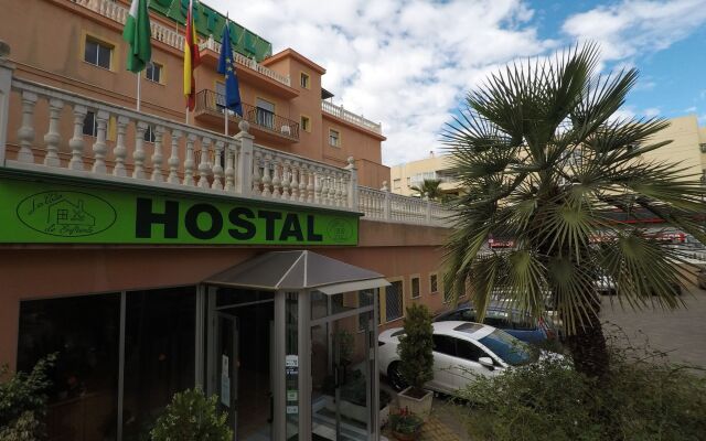 Отель Hostal La Casa de Enfrente вид на фасад