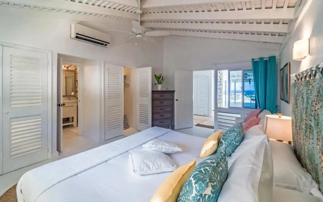 Magnificent 5-Bedroom Estate Villa, Sleeps 12