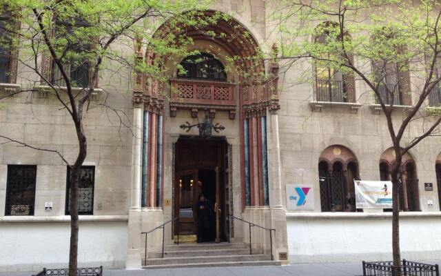 Отель West Side YMCA вид на фасад
