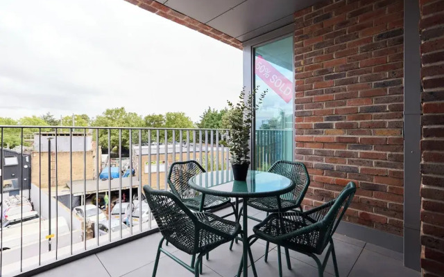 The Tottenham Retreat - Homely 2BDR Flat with Balcony