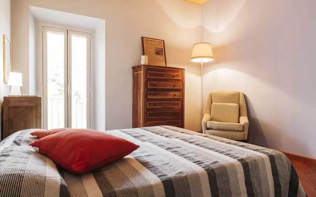 Delightful Holiday Home in Castelleto Ticino with Hot Tub