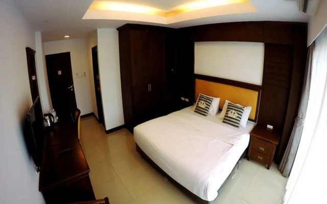 OYO 898 Sota Residence