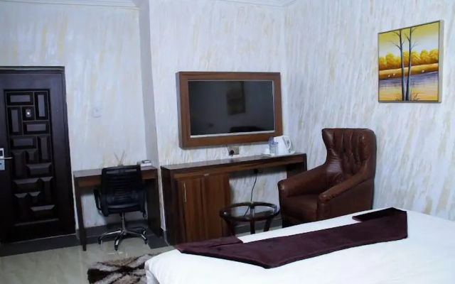 Ugwis Hotel and Suites
