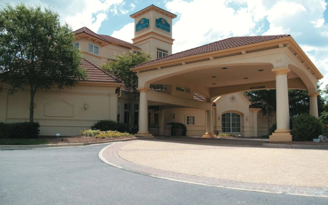La Quinta Inn & Suites Raleigh Cary