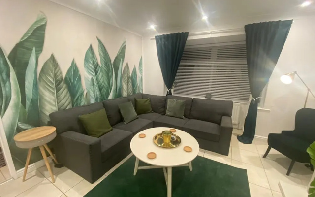 Charming 3-bed House Near Central Manchester