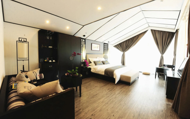 Peach Blossom Resort Hotel