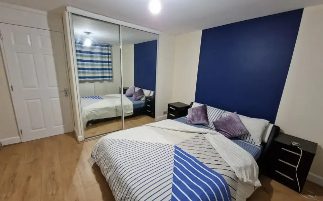 Rooms with Shared Bath Kitchen Parking