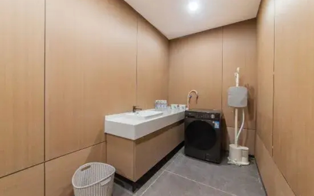 Tang Fengqiyun Hotel (Xian Weiyang Road Youth Center Subway Station)(唐凤栖韵酒店（西安未央路青少年中心地铁站店）)