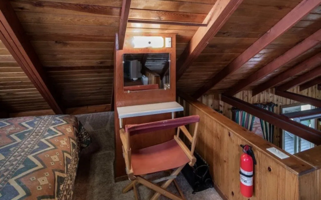Petty Cabin - Two Bedroom Cabin