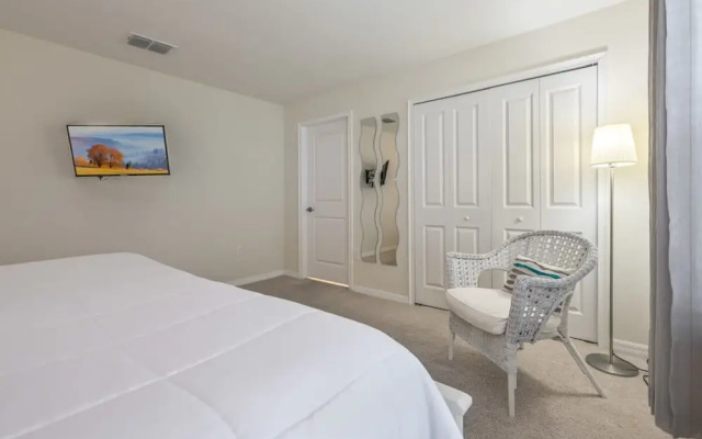Cozy Home Near Disney Parks - Prime Location