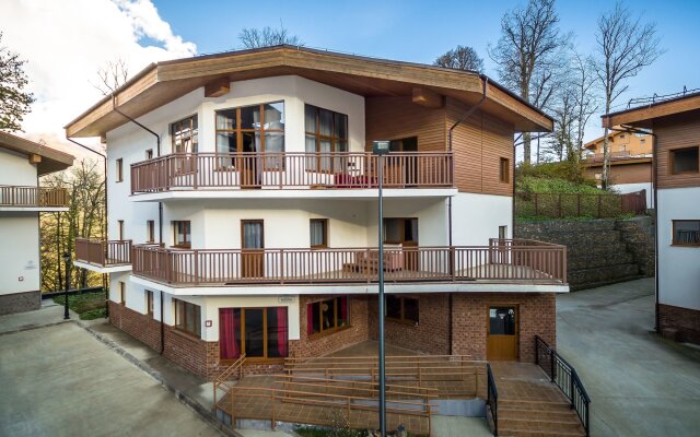 Райдерс Лодж (Riders Lodge Hotel) вид на фасад