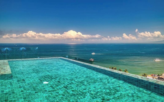 Luxury 1 BR Condo in Romantic Zone - Infinity Pool