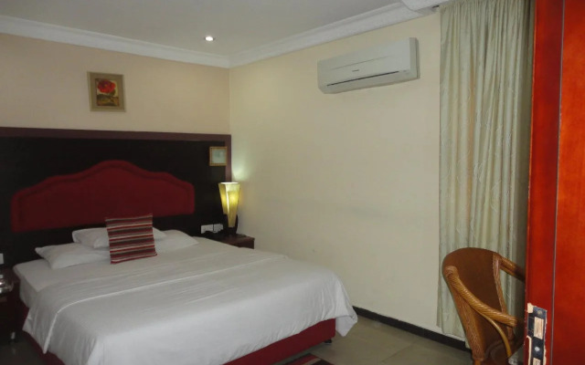 SDM Tavern and Suites
