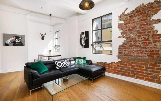 Beautiful Modern Central City Apartment