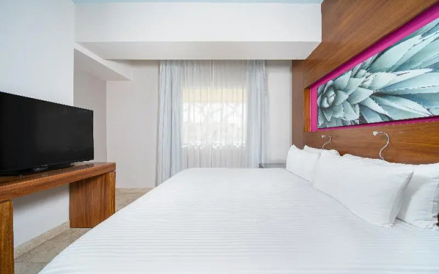 Altitude by Krystal Grand Los Cabos – All Inclusive