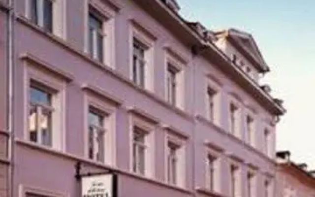 Das Kleine Hotel
