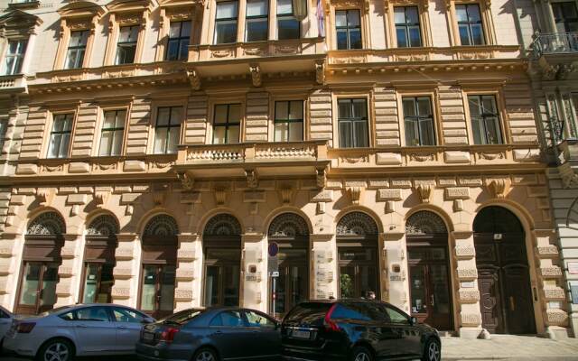 Отель Vienna Hotspot - Rathaus Nähe Австрия, Вена - отзывы, цены и фото номеров - забронировать отель Vienna Hotspot - Rathaus Nähe онлайн вид на фасад