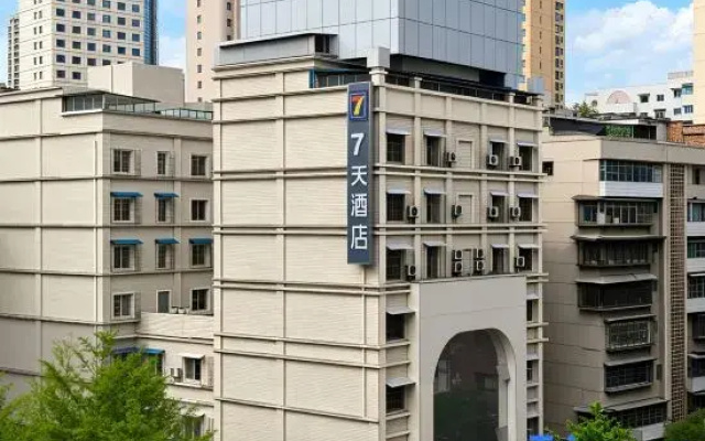 7Days Inn Hotel (Guiyang Fountain Subway Station Minsheng Road Food Street)