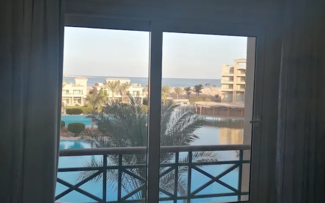 Sea view apartment with private beach
