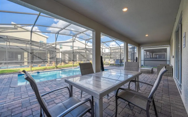 Family Paradise Space Themed Perfect Location