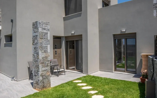 Villa Leandros With Pool & bbq