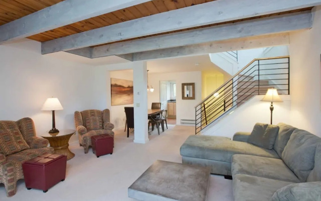 2BR Topnotch Condo