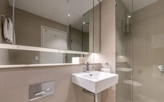 Melbourne Private Apartments - Collins Street Waterfront, Docklands