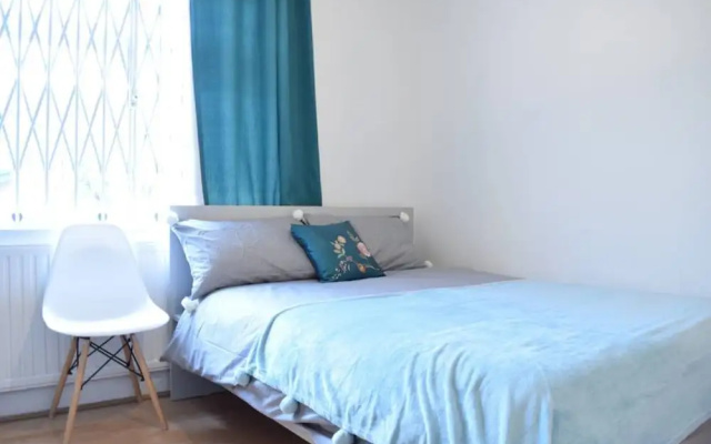 2 Bedroom Victorian Maisonette in Brixton