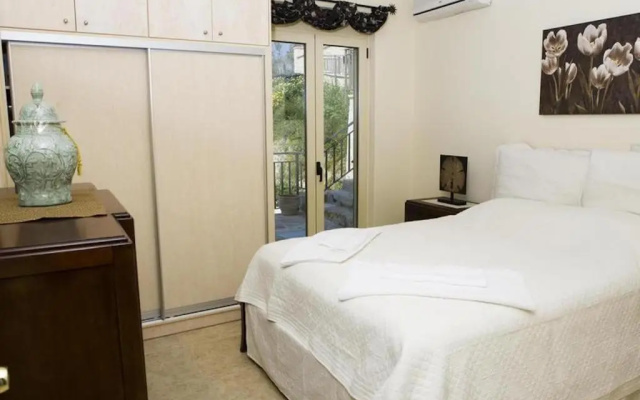 Holiday House for 8 Persons, With Swimming Pool