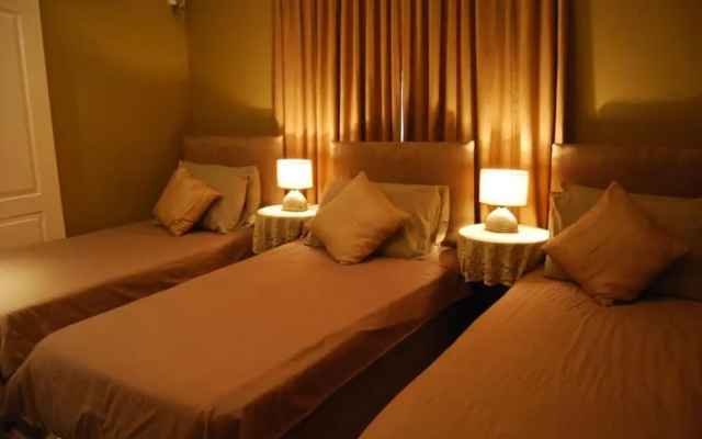 Savoy Lodge - Budget Triple Room 3