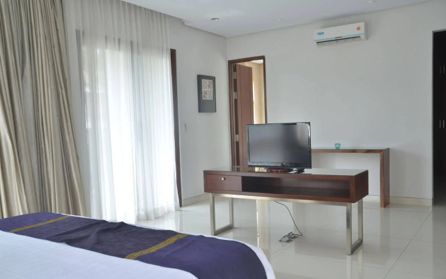 Breeze Blows City View 5 Br Heated Pool and a Billiard