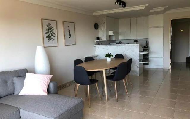 Ruim 3 Slaapkamerappartement Vlakbij Het Strand